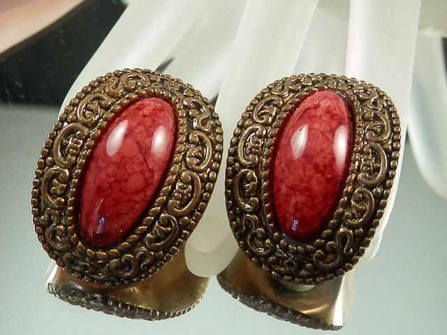 Gorgeous & Showy Vintage 1970s-80s Ornate Thermoset Earrings  613E