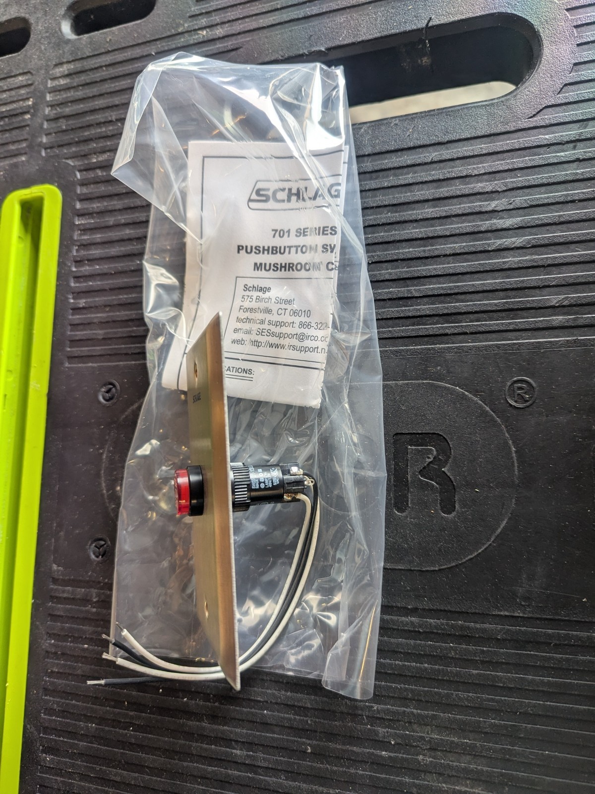 New Schlage/ Locknetics 701 RD EX MOM Entry Level Pushbutton Stainless