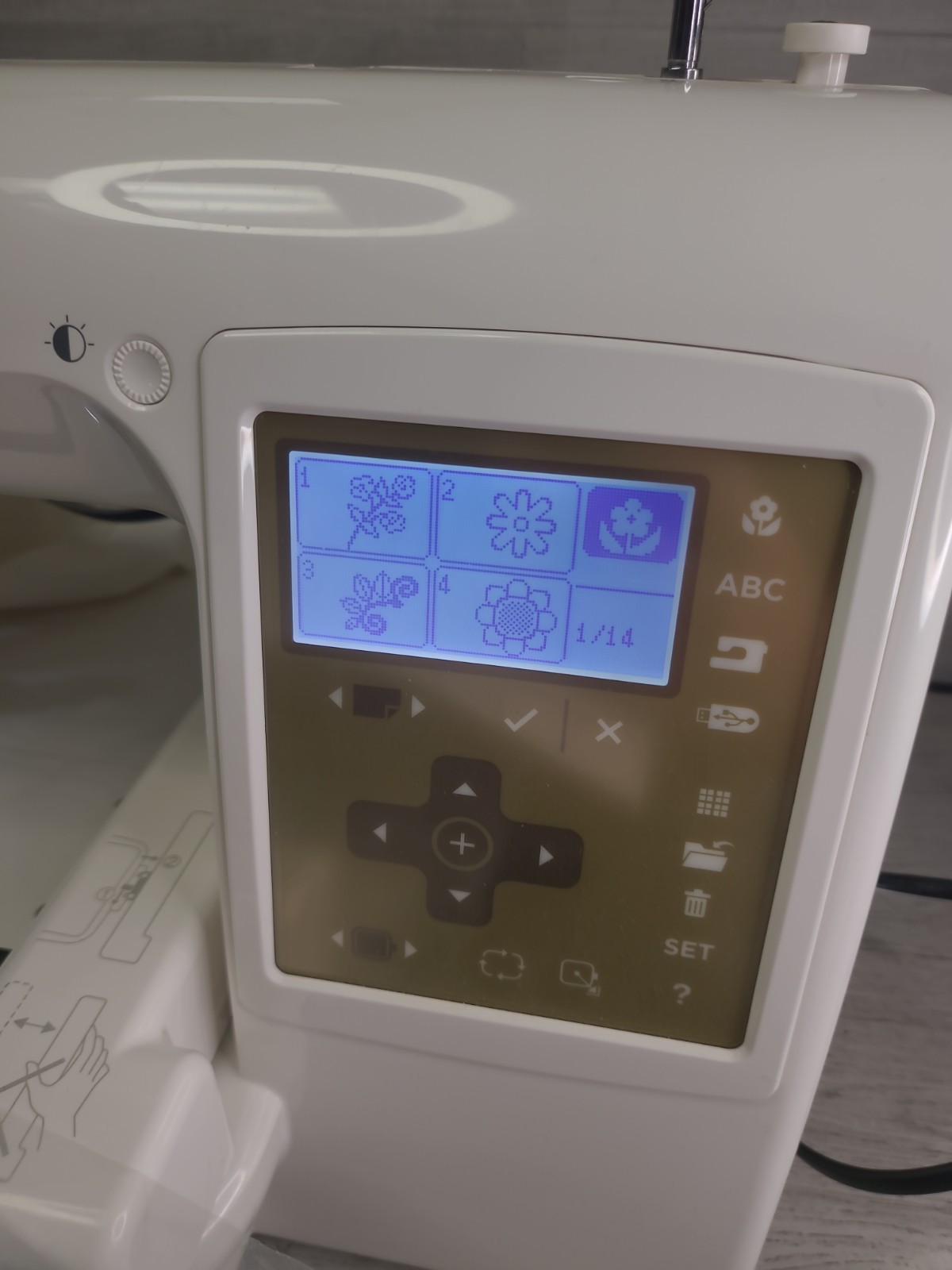 Singer Studio S10 Computerized Embroidery Machine Complete In Box With Extras!