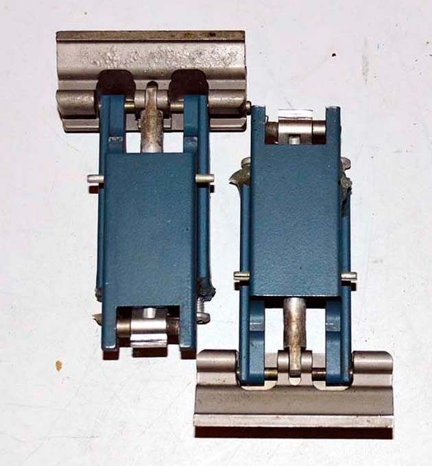 Tektronix 1502 1503 Front Cover Latches