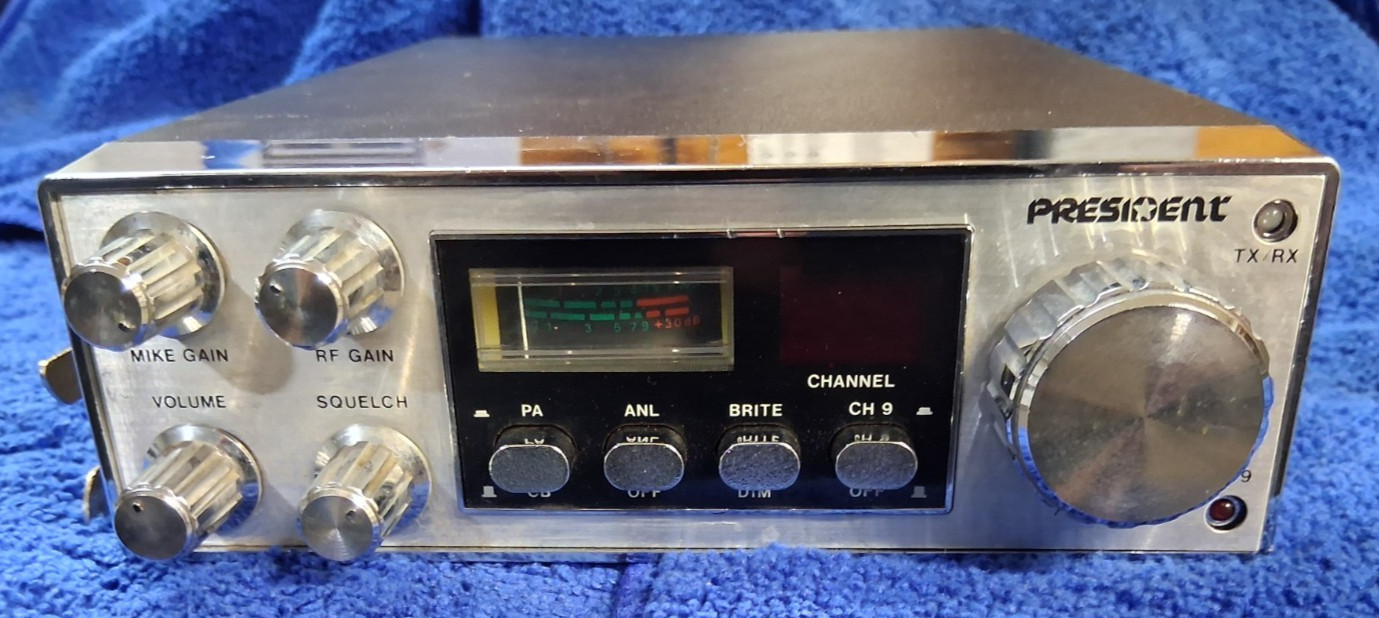 President AX 44 - 40 Channel Mobile CB Radio, With A Microphone