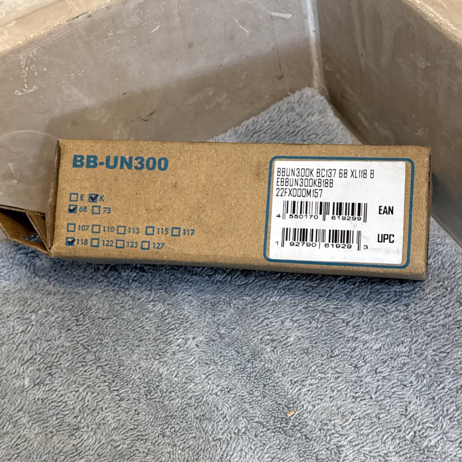 Shimano BB-UN300-K Bottom Bracket - English, 68 x 118mm, Square Taper JIS[caw]