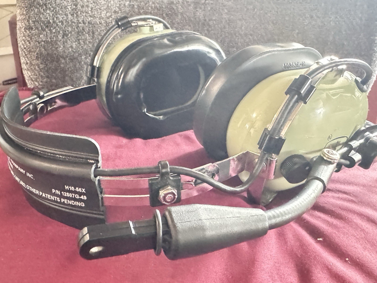 David Clark H10-56X Aviation Headset w/  FREE Ear Seal and Cover Head Pads.