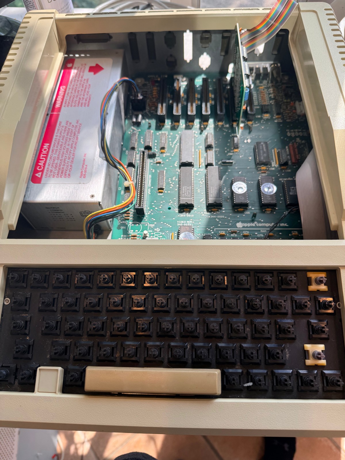 Apple IIe Enhanced Computer 128K(A2S2064) • Apple DuoDisk (A9M0108) • Working