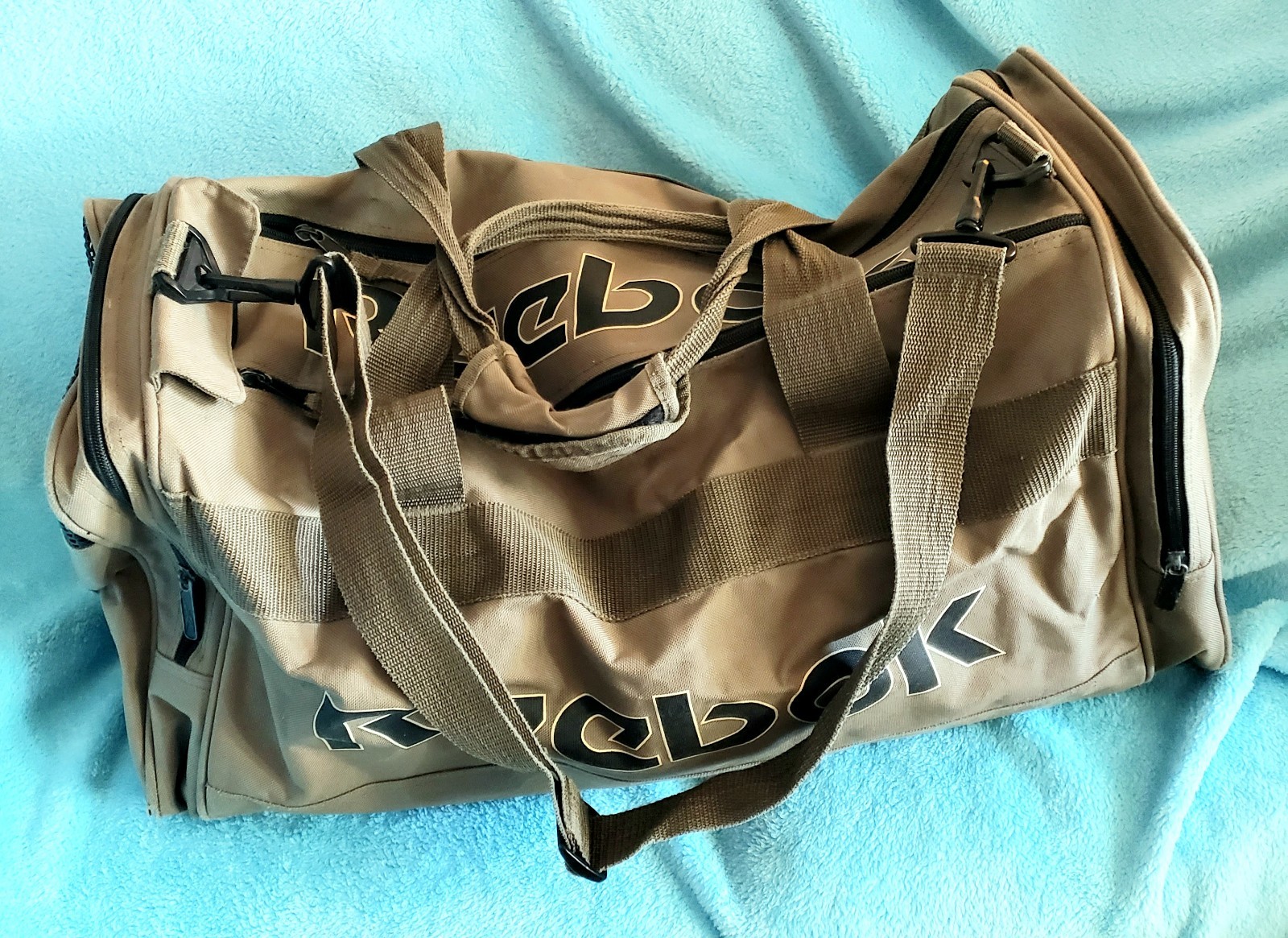 Vintage 1990's REEBOK Beige Nylon Duffle Gym Carry-On Luggage Bag 10” X 20” USED