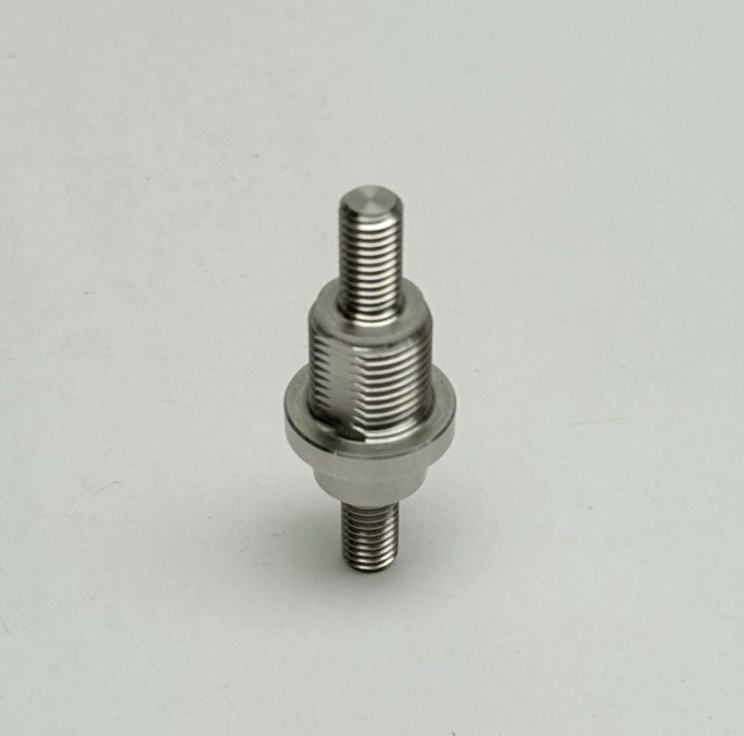 23-13718-012 Electrical Pass Thru Stud for Freightliner