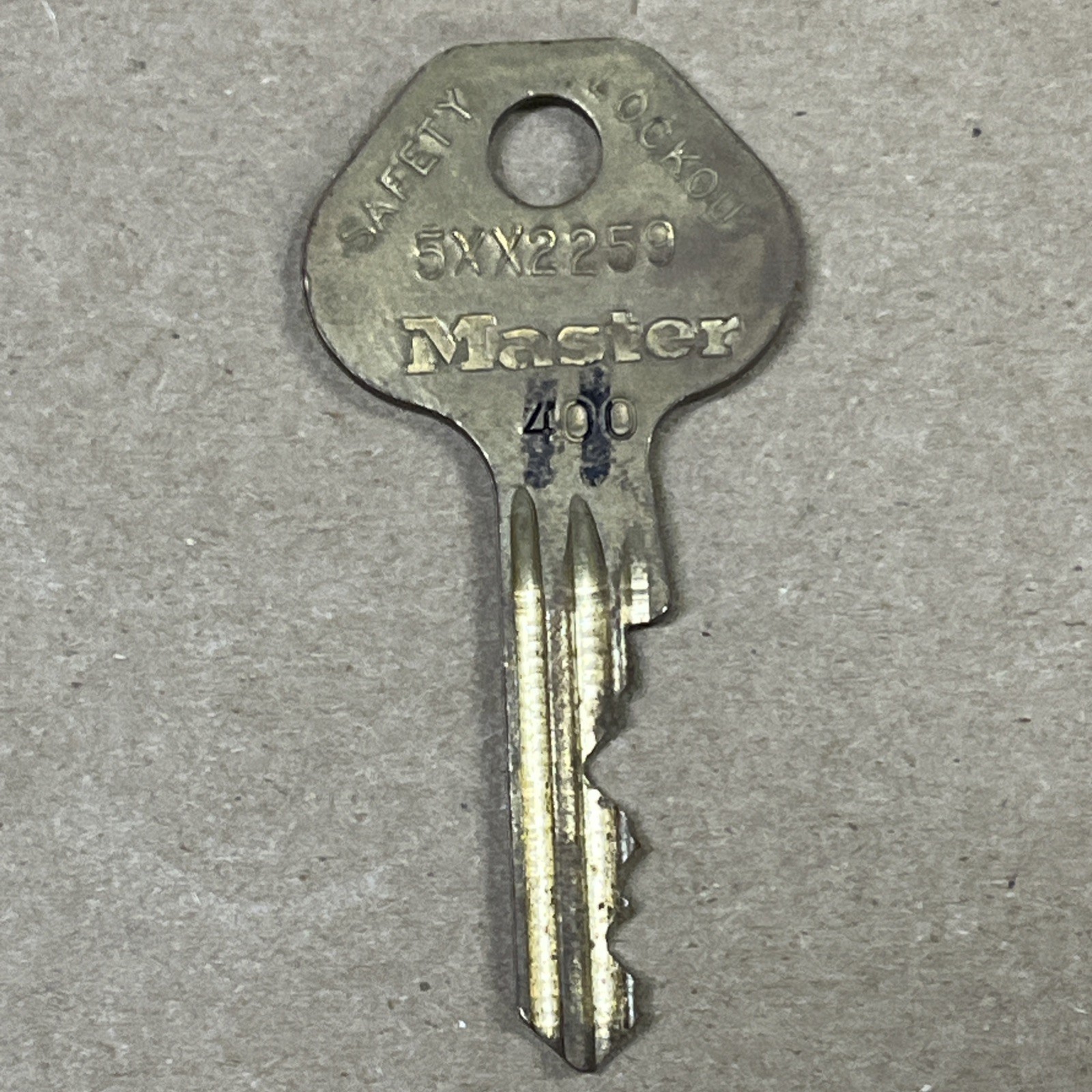 Master Lock Lockout Padlock Brass Key 5XX2259 400B