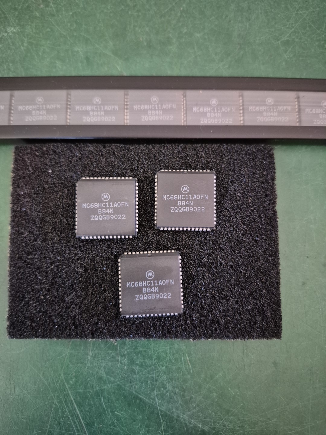 MC68HC11A0FN MOTOROLA CONTROLLER IC LOT OF 3 NOS