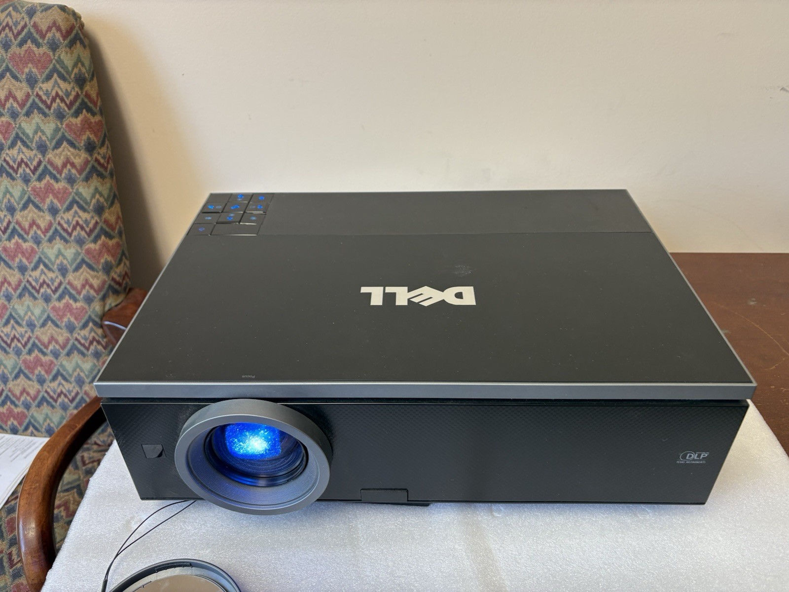 DELL 7609WU Widescreen Home Cinema Projector - HDMI - Lamp Hrs : 2691 Hours