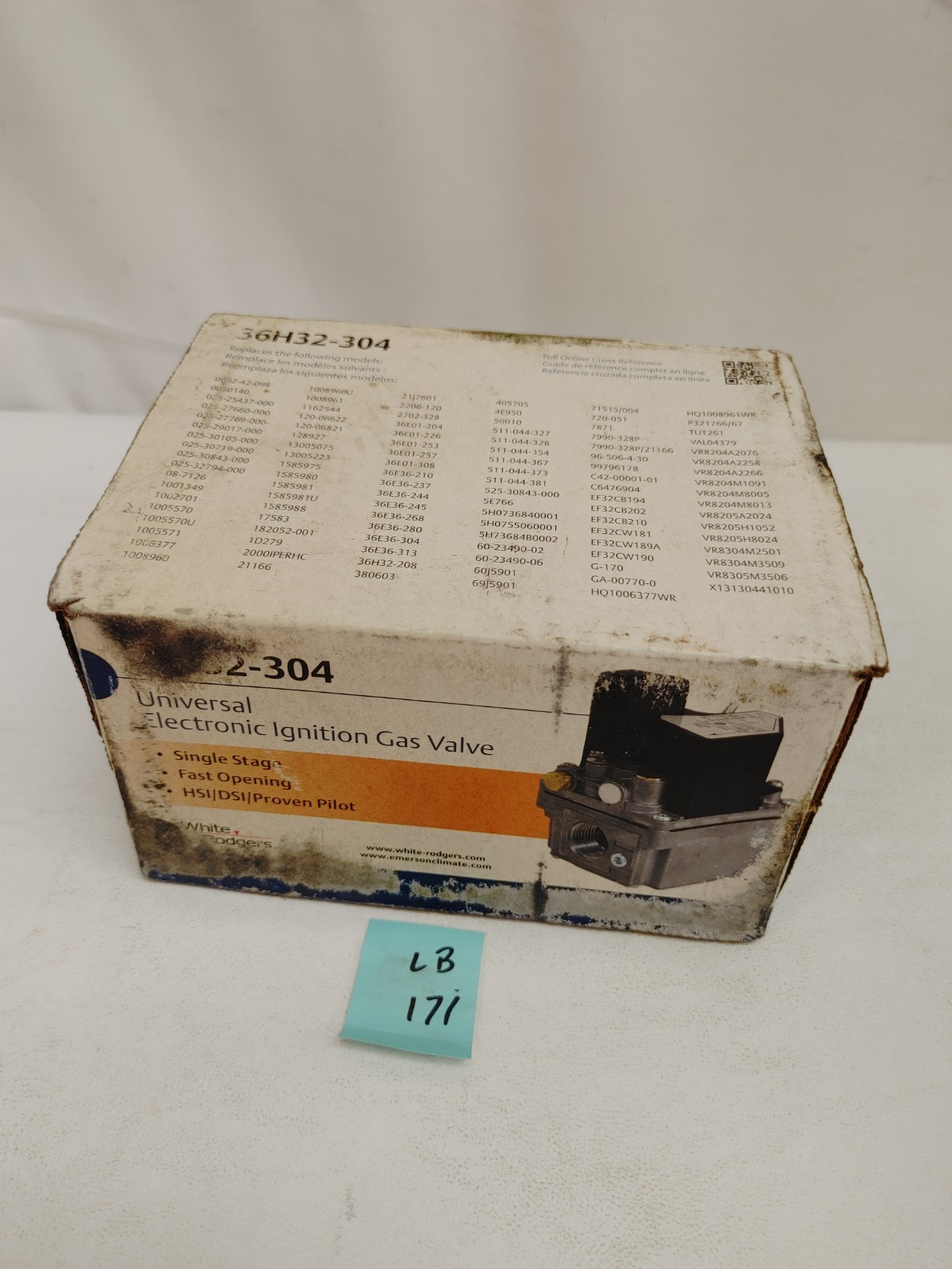 White-Rodgers Model 36H32-304 GAS VALVE UNUSED IN A WORN BOX