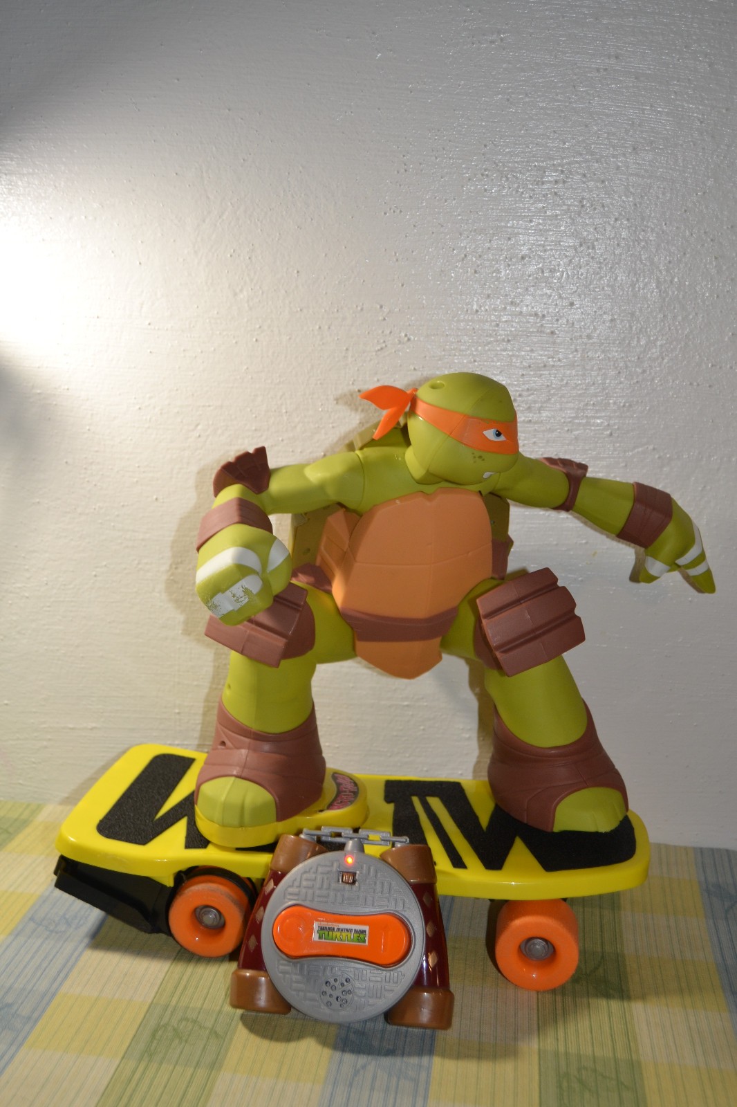 Jakks Teenage Mutant Ninja Turtles Remote Control Skateboarding Mikey R/C WORKS!
