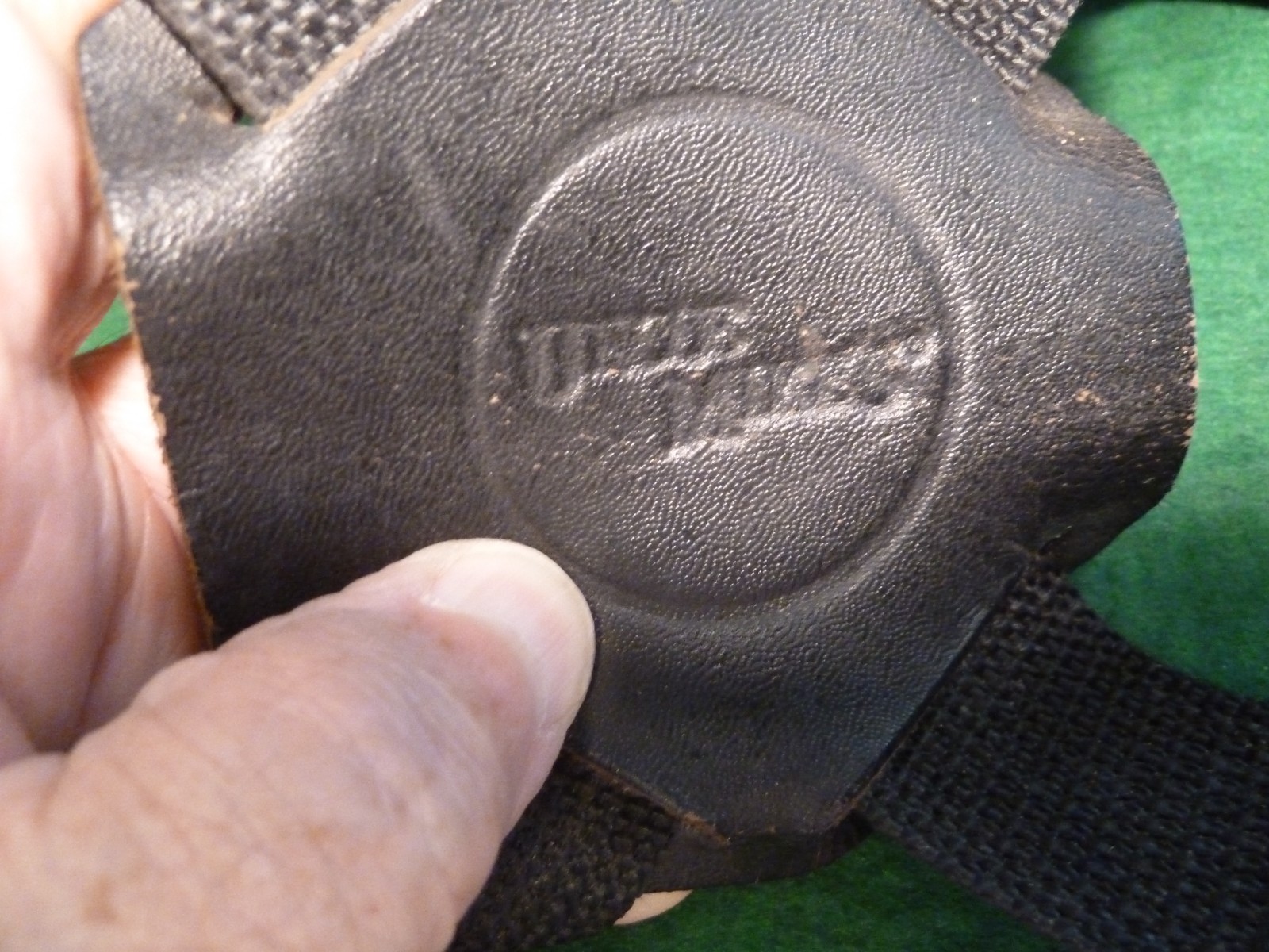 Uncle Mike's Bow Quiver - Used