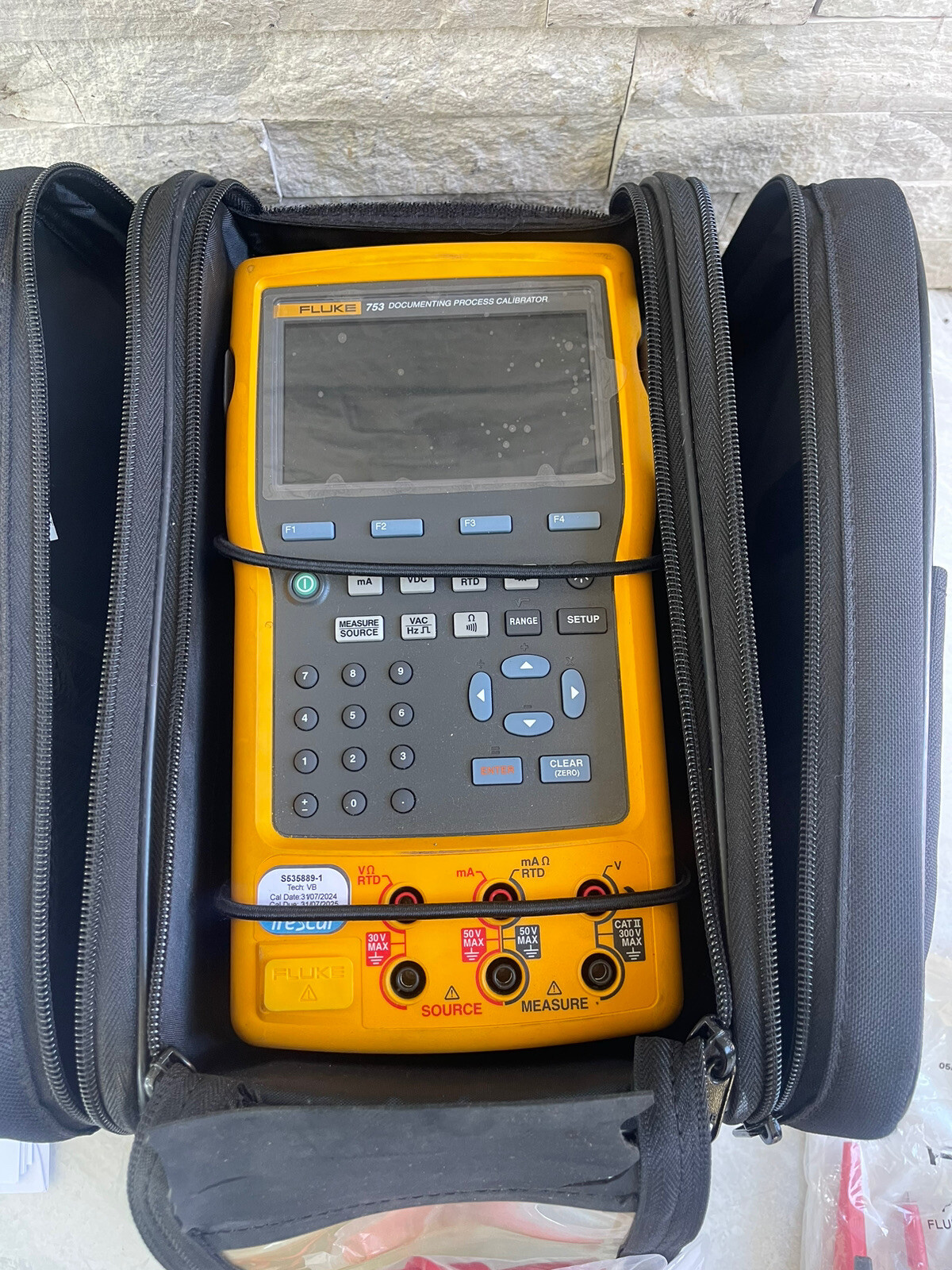 Fluke 753 Documenting Process Calibrator With Current Calibration Certificate