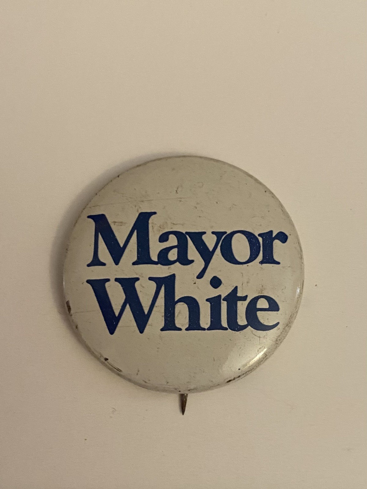 Mayor White Pin Back Button P86