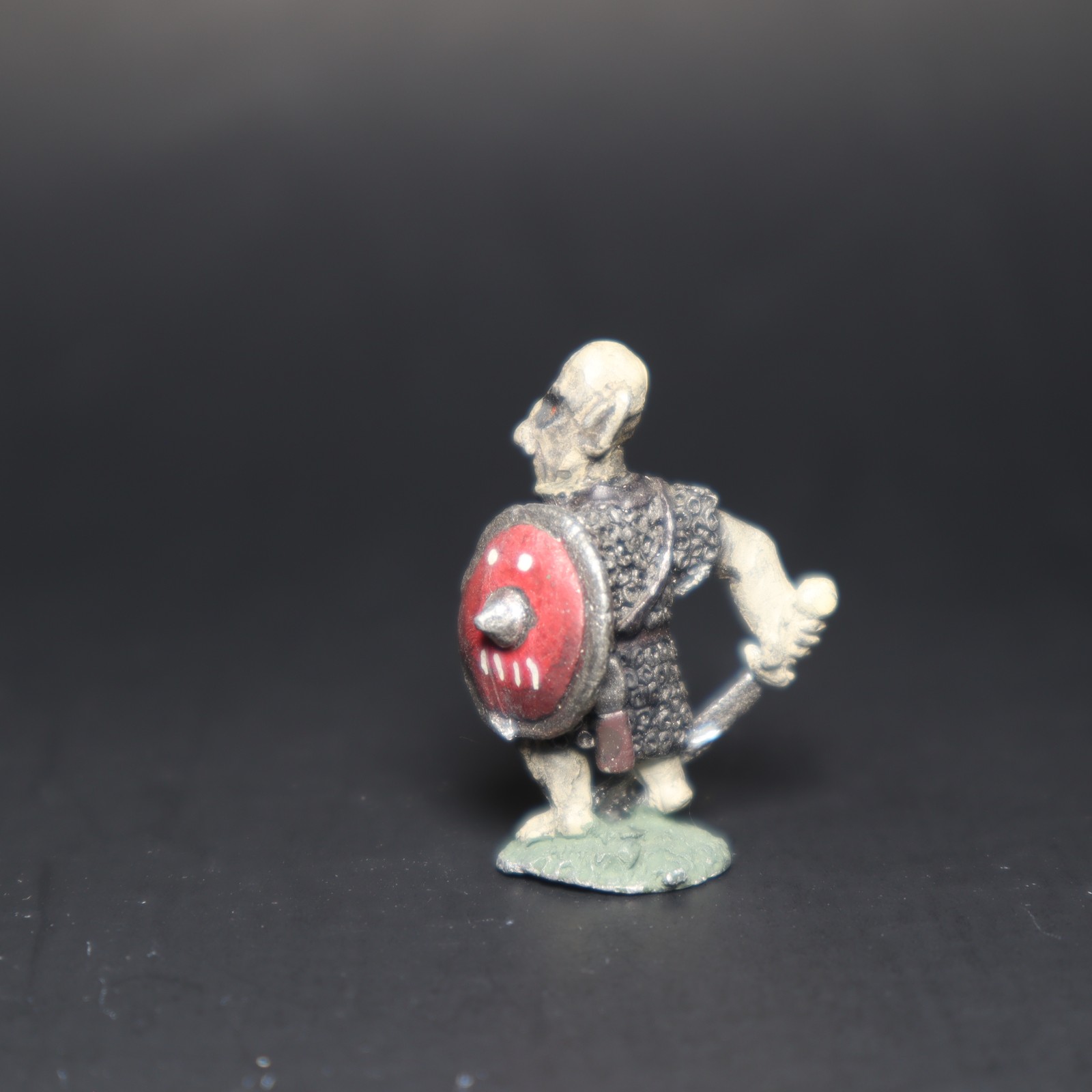 Orcs and Goblins, Citadel Red Orc FF24 w. Sword , Games Workshop