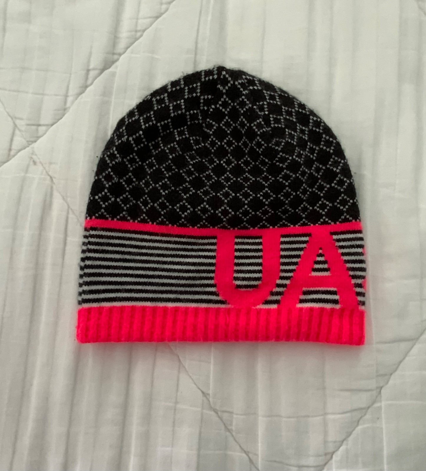 UNDER ARMOR Youth One Size Fits All pink Black Beanie Winter Hat Warm School UA