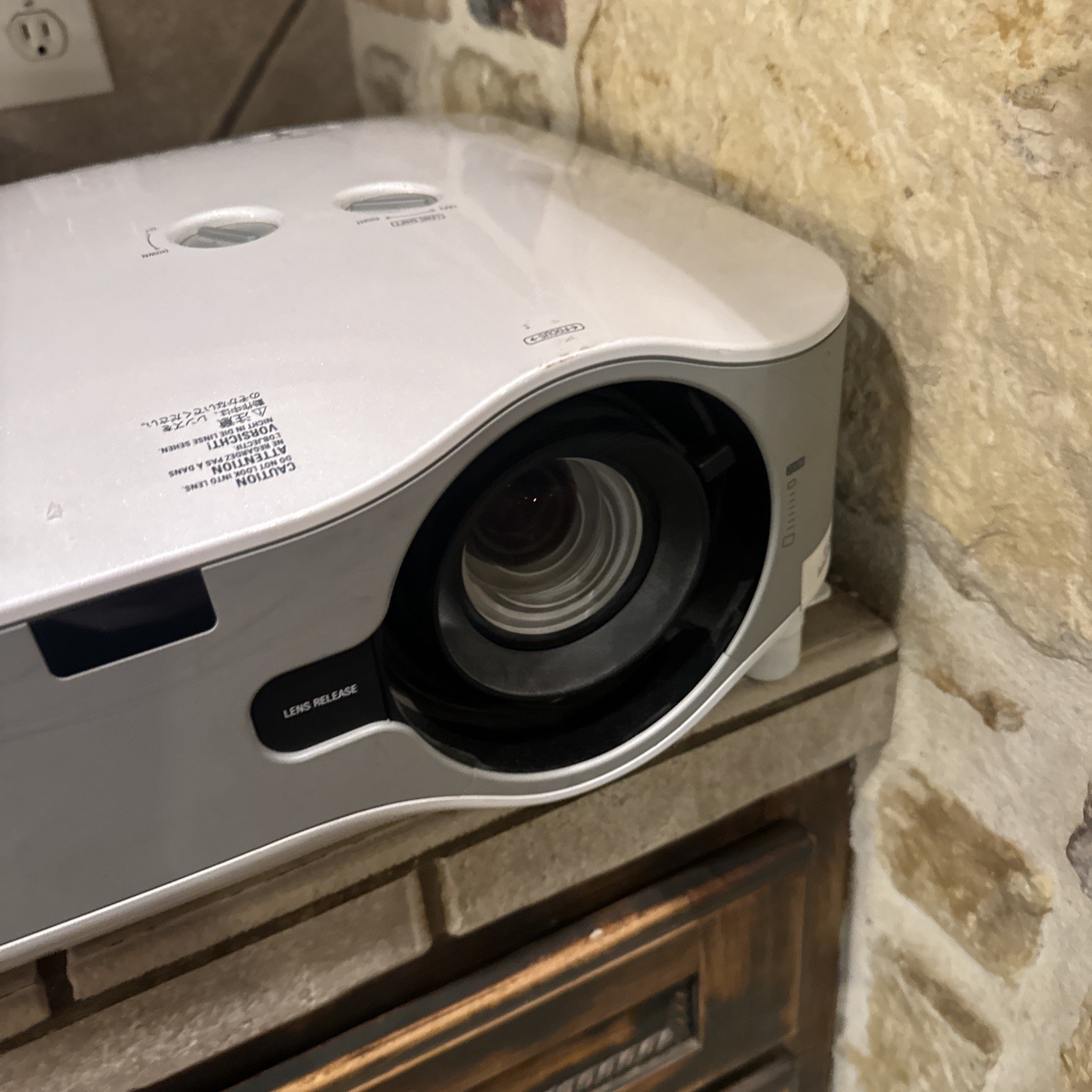 NEC NP2000 Projector High Resolution Multiple Inputs White