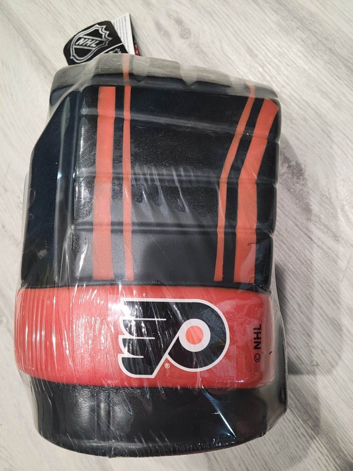 NHL Game On Hockey Glove Jumbo Drinking BEER Philadelphia Fliers BLK Koozie Fist