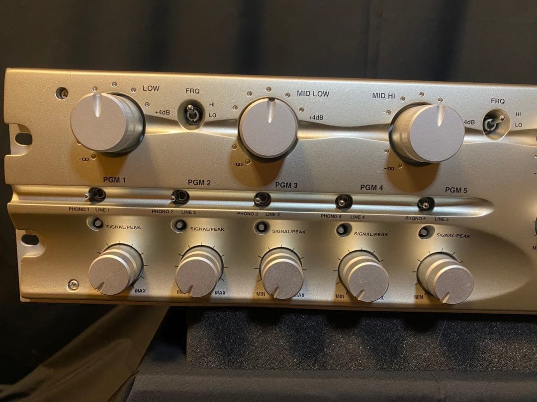 Vestax R-1 DJ Mixer
