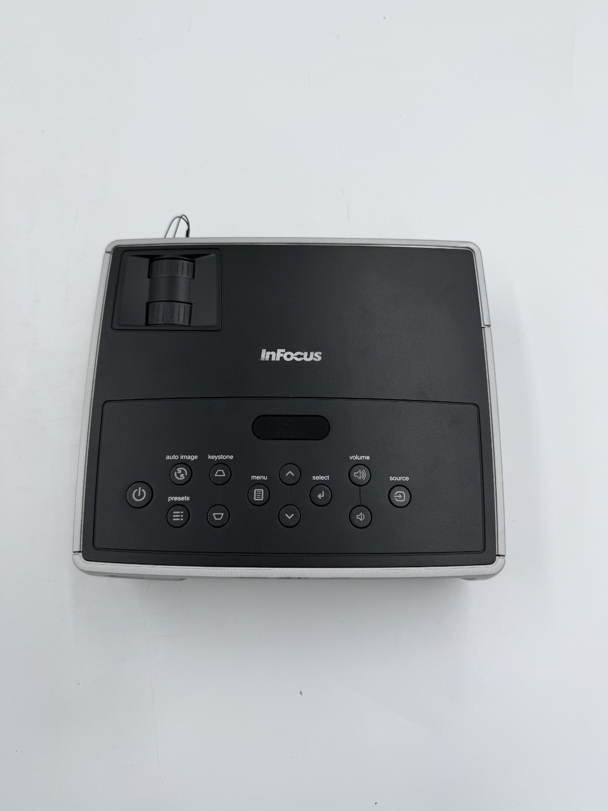 InFocus IN1102 DLP Projector bundle + Remote + Cables +Case