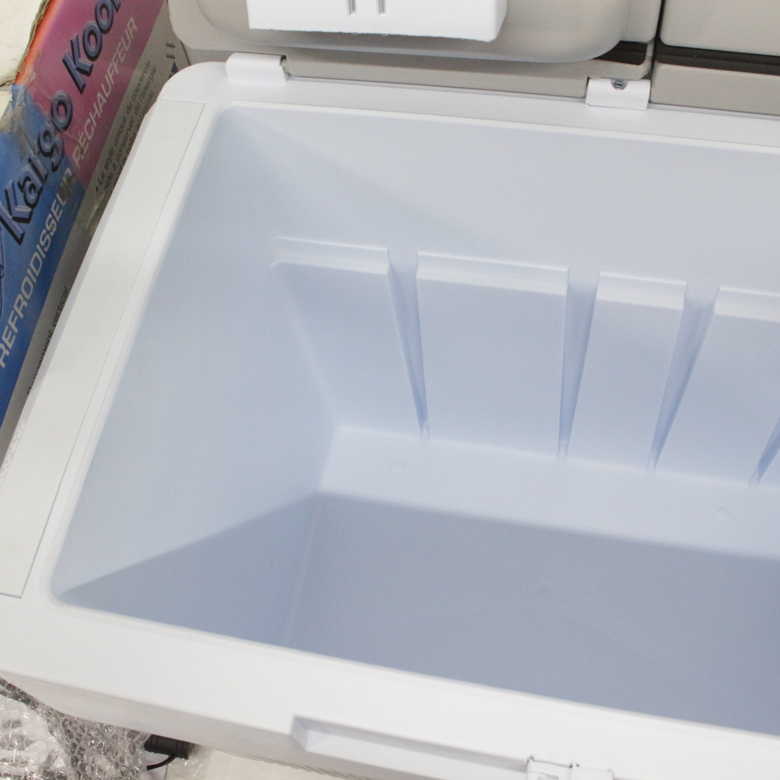 Koolatron Portable Car Cooler Warmer Iceless 12V 33 Quart 31 L White