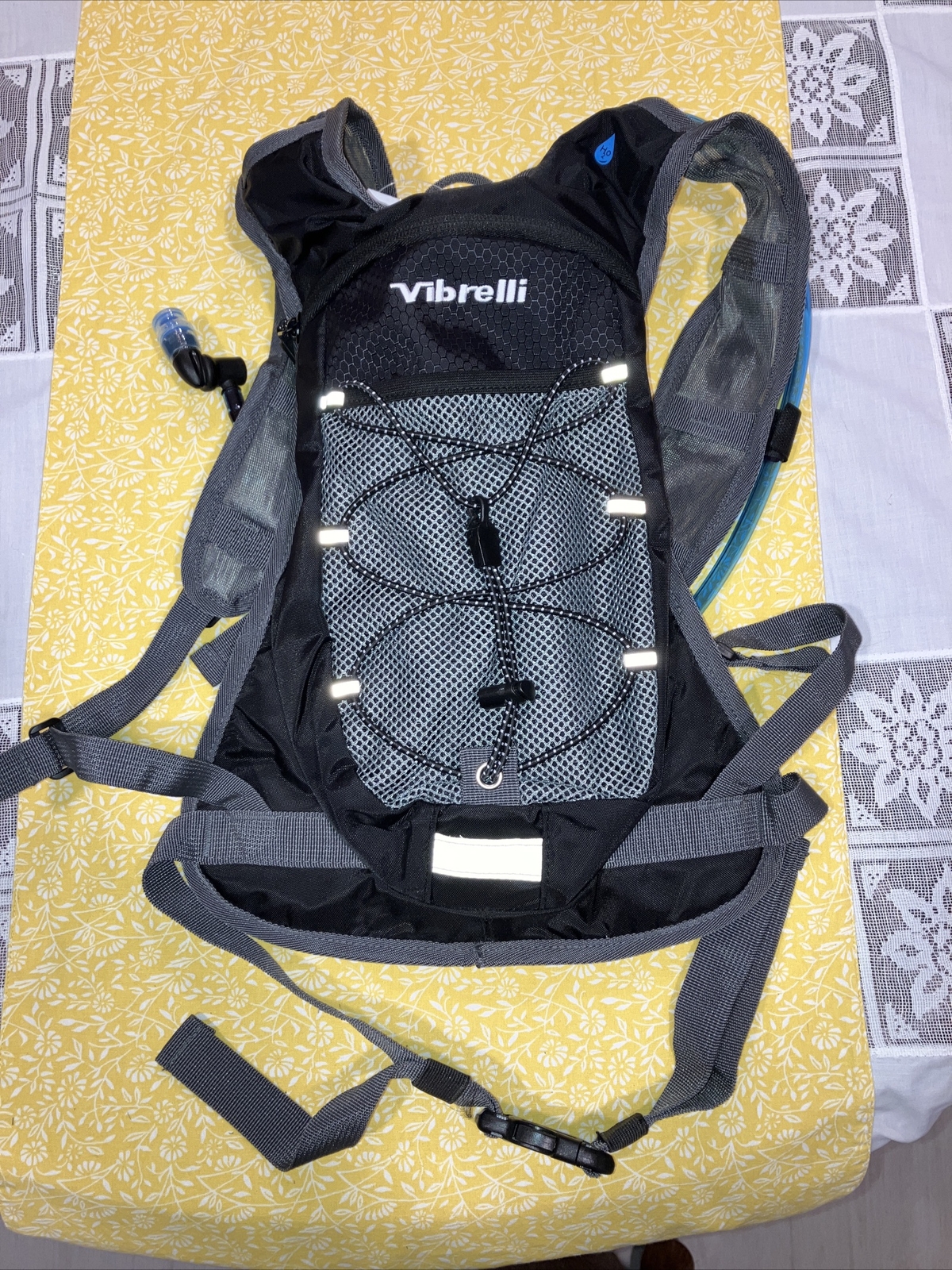 Vibrelli performance Hydration Backpack Cycling Hiking Brand New Black & Gray