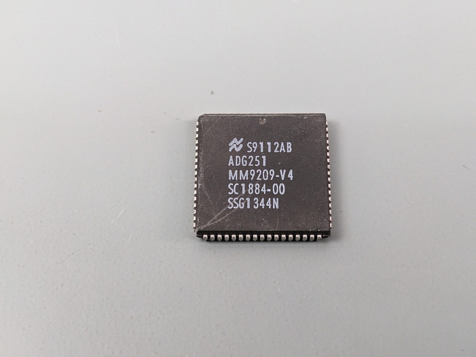 National Semiconductor ADG251 MM9209-V4 PLCC IC