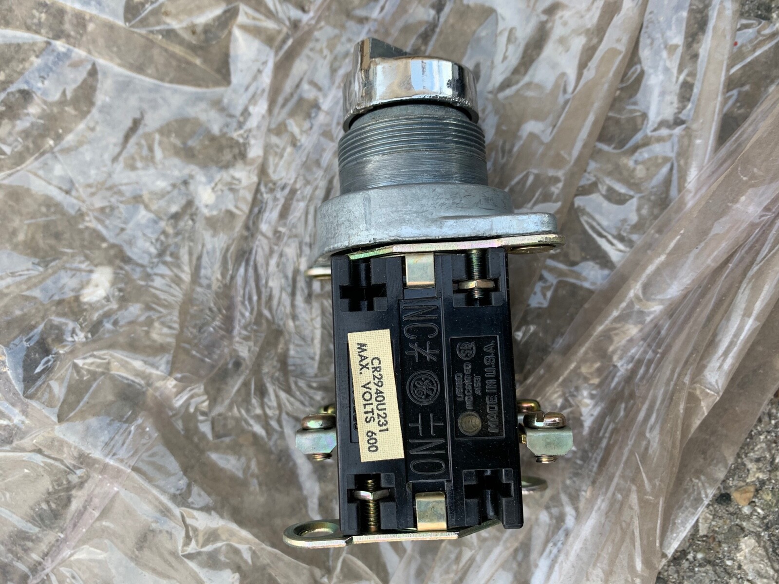 CR2940U231 GE Selector Switch from CR2940AJ201C Enclosure