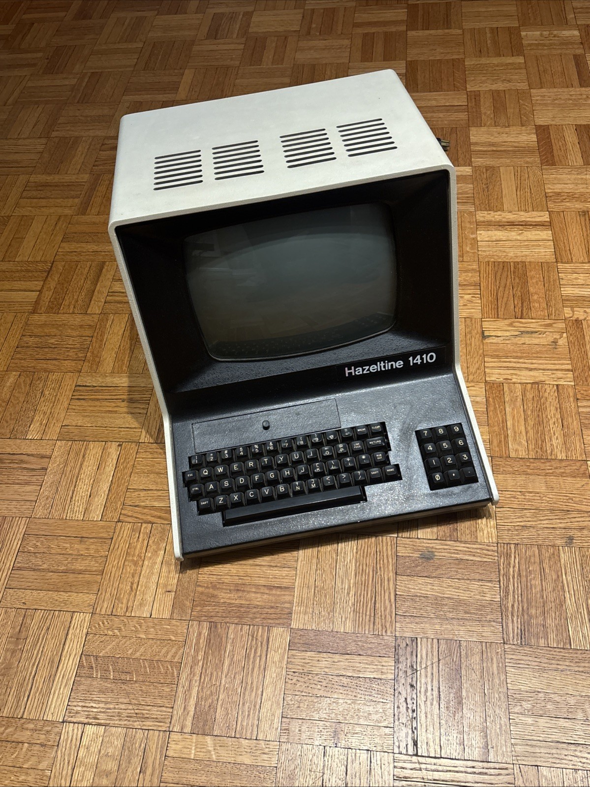 Vintage Hazeltine 1410 Computer Terminal 4DTD155 Serial No. 500150 - Not Working