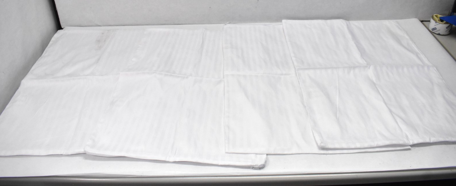 Lot of 4 Niagara Pillowcases White Standard Size Zippered Closure Bedding