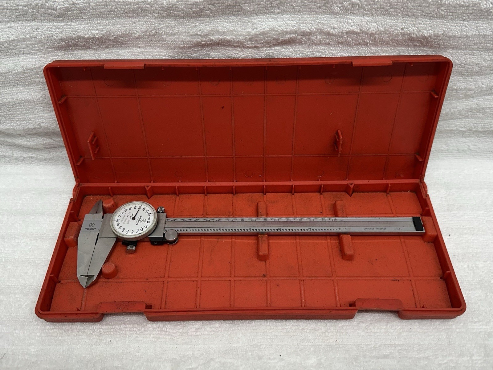 Mitutoyo Dial Caliper 505-637-50 .001" 8” Made In JAPAN w/ Case
