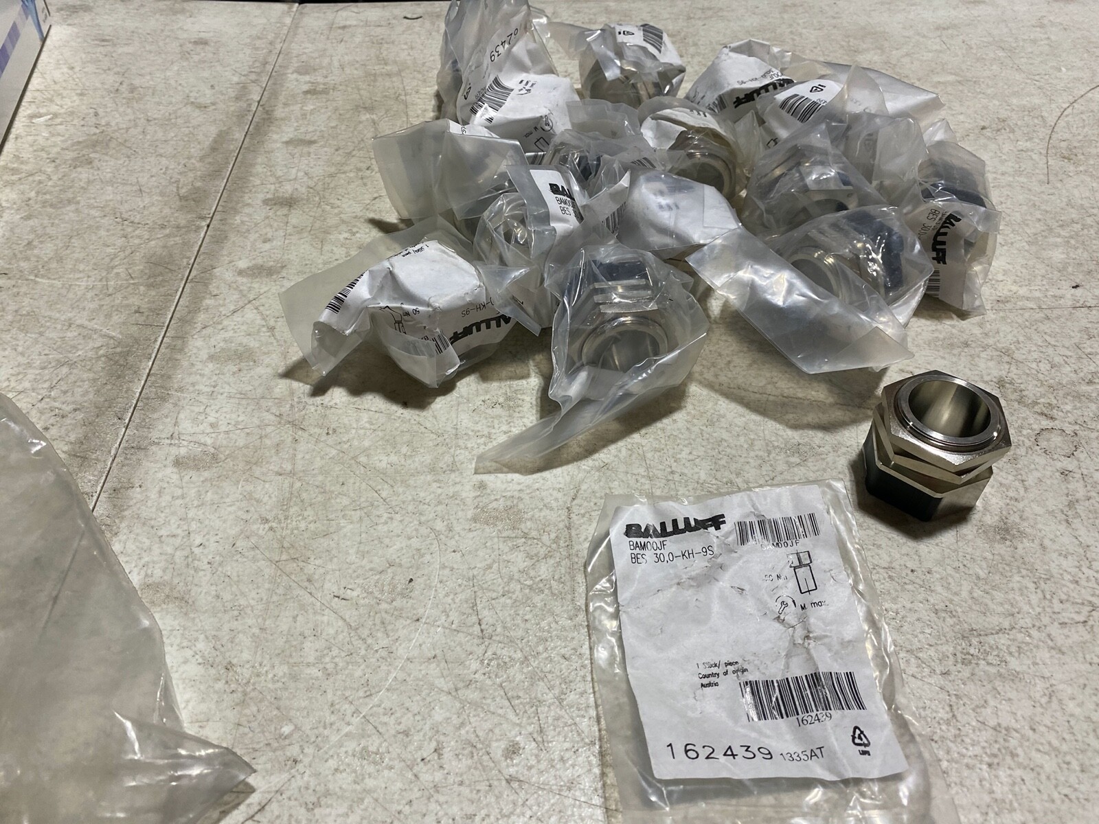 Lot of 2 Balluff BAM00JF Retention Clamps, BES 30, 0-KH-9S, NOS