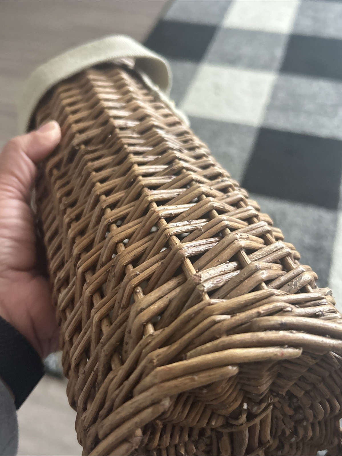 Picnics And Beyond Hanging Wine Basket With Tag