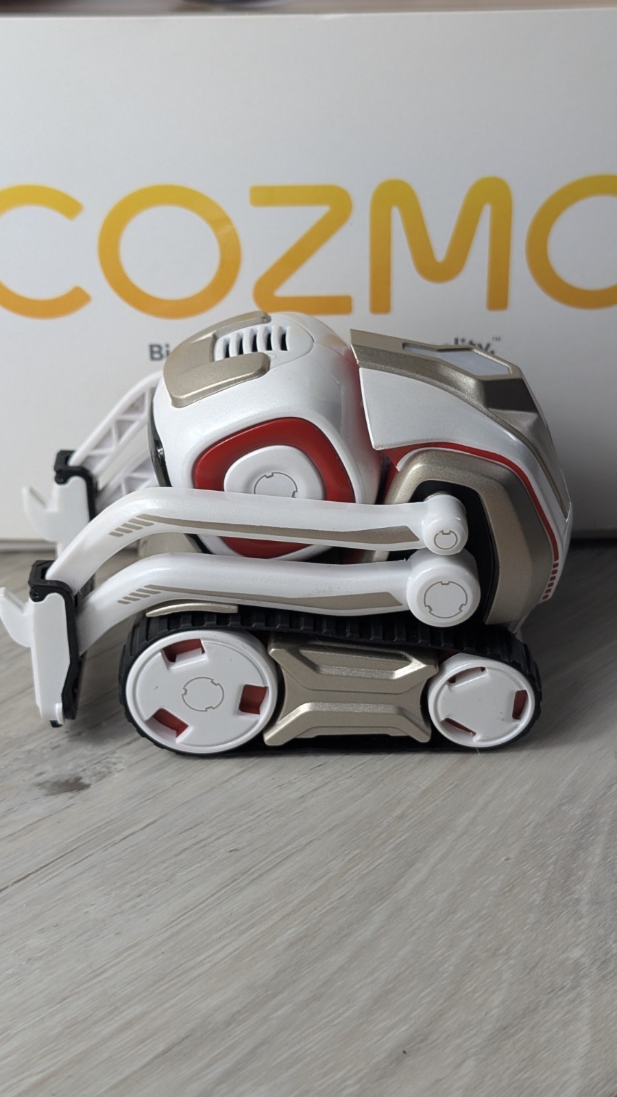 Anki Cozmo Robot Cosmo 000-00057 "PARTS ONLY" needs battery