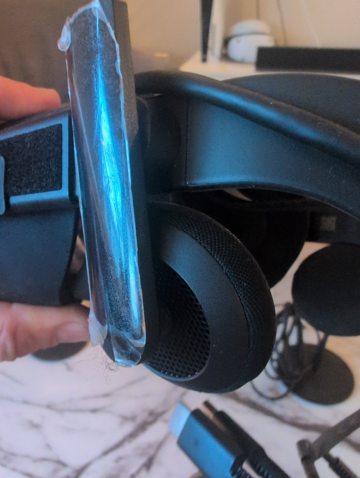 Oculus Rift CK1 PC-Powered VR Gaming Headset Wired With Controllers and sensors