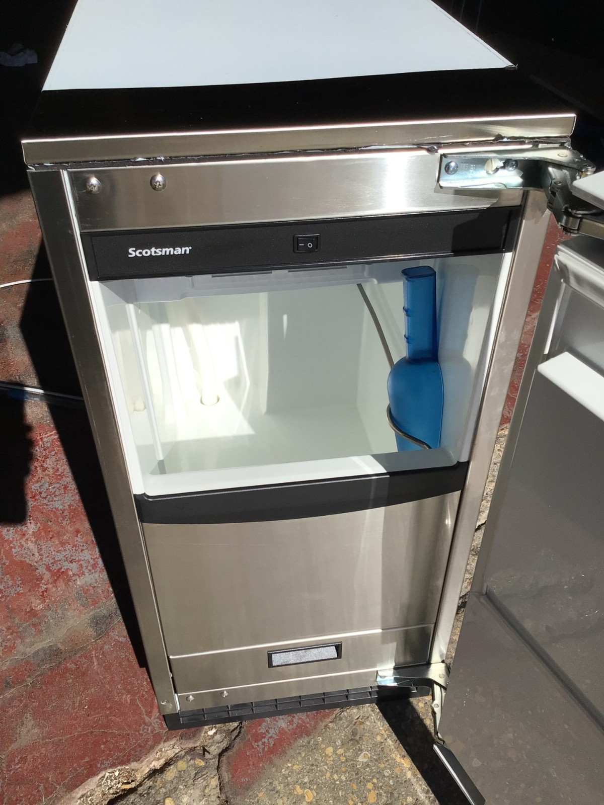 Scotsman 15 Inch Under Counter Ice Maker with 26 lbs. Ice Storage, SCCP30MA1SU