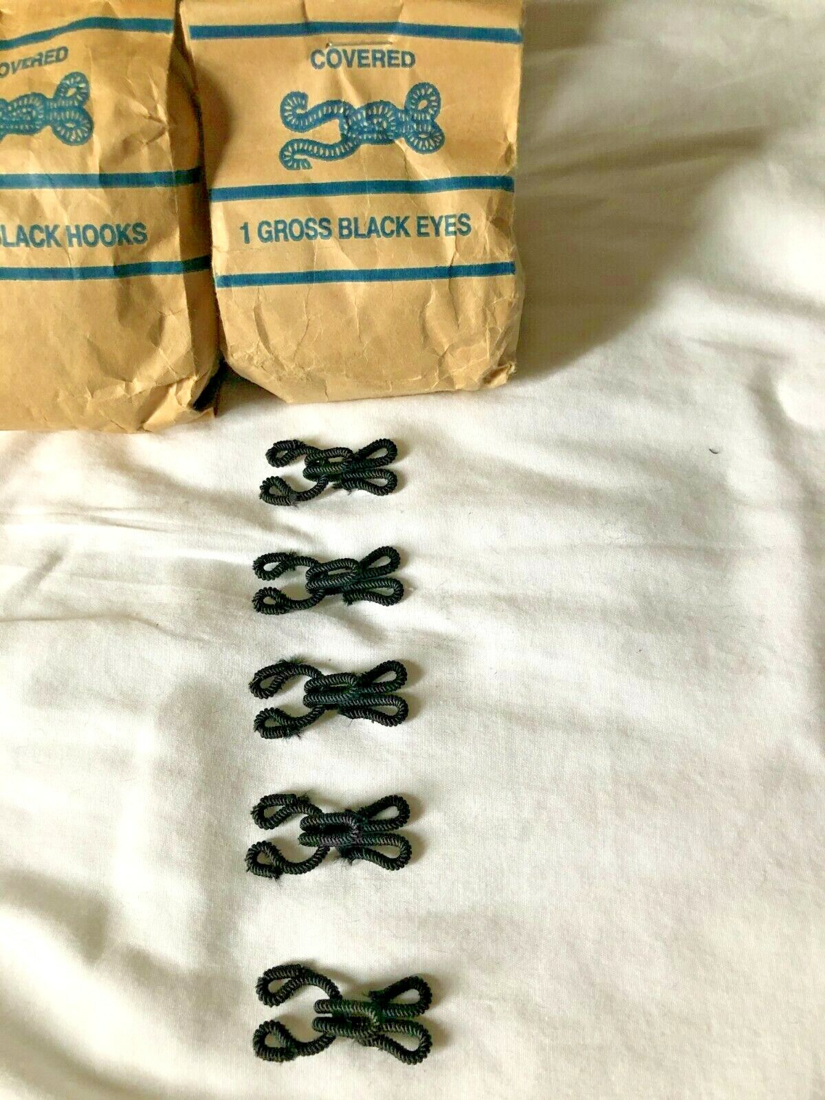 LANA'S ROUND COVERED HOOKS AND EYES FOR CLOTHING PACK OF 5 PAIRS
