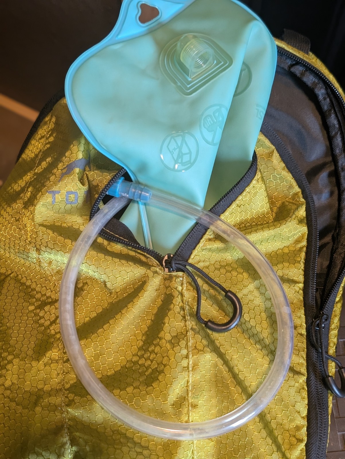 Topi Camelbak