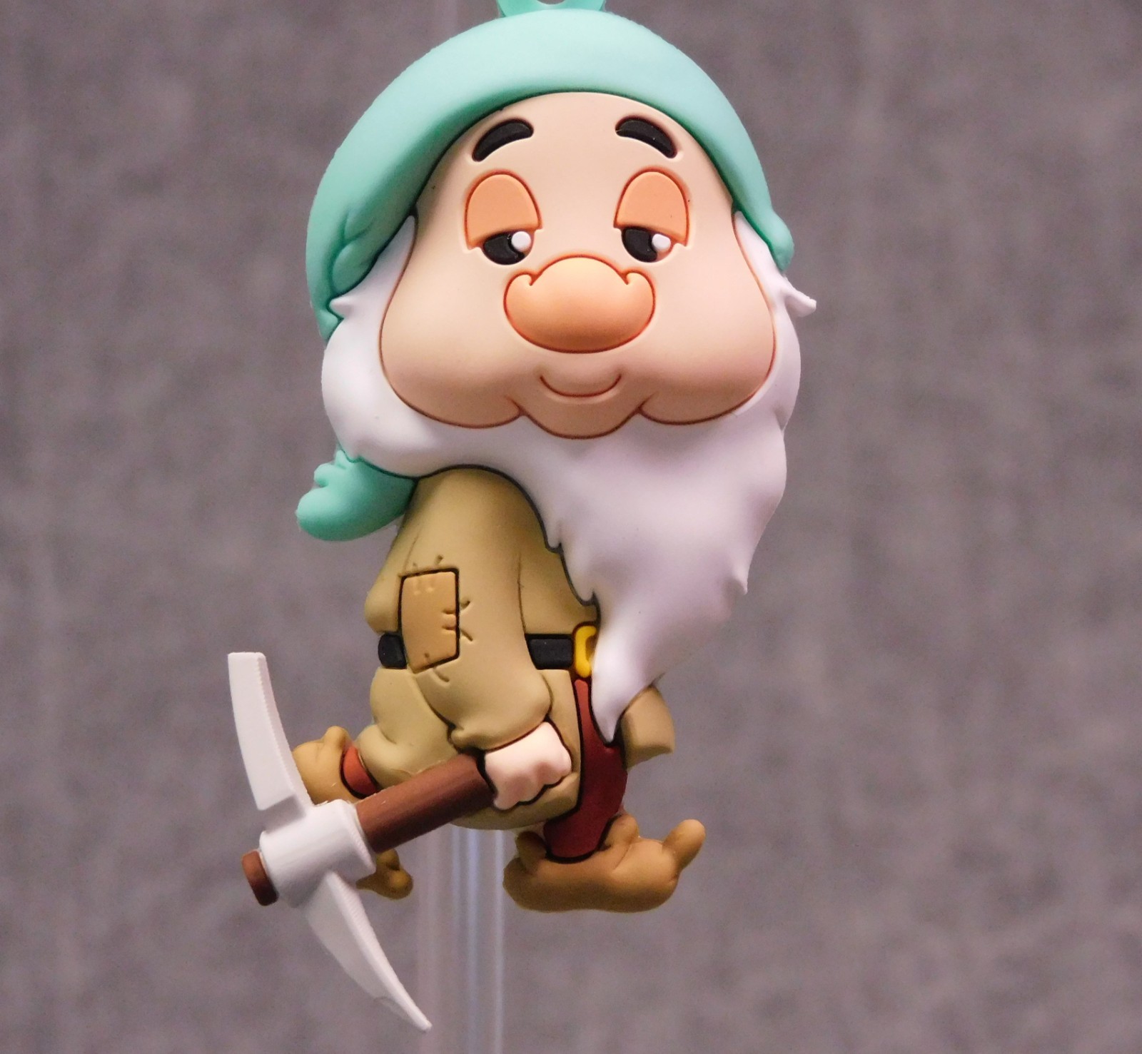 Snow White NEW * Sleepy Dwarf Clip * Blind Bag Series 66 Disney Monogram