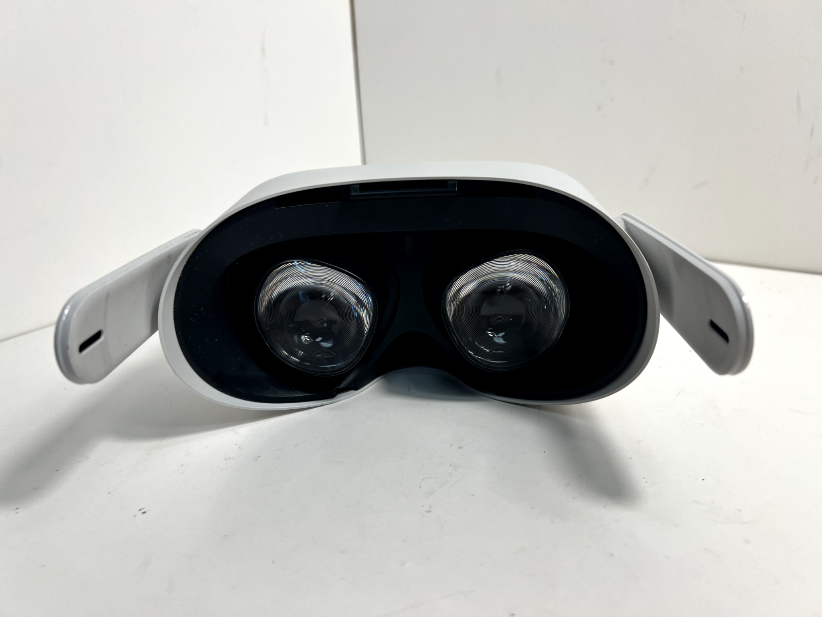 Oculus Meta Quest 2 128GB Standalone VR Virtual Reality Headset - Good Condition
