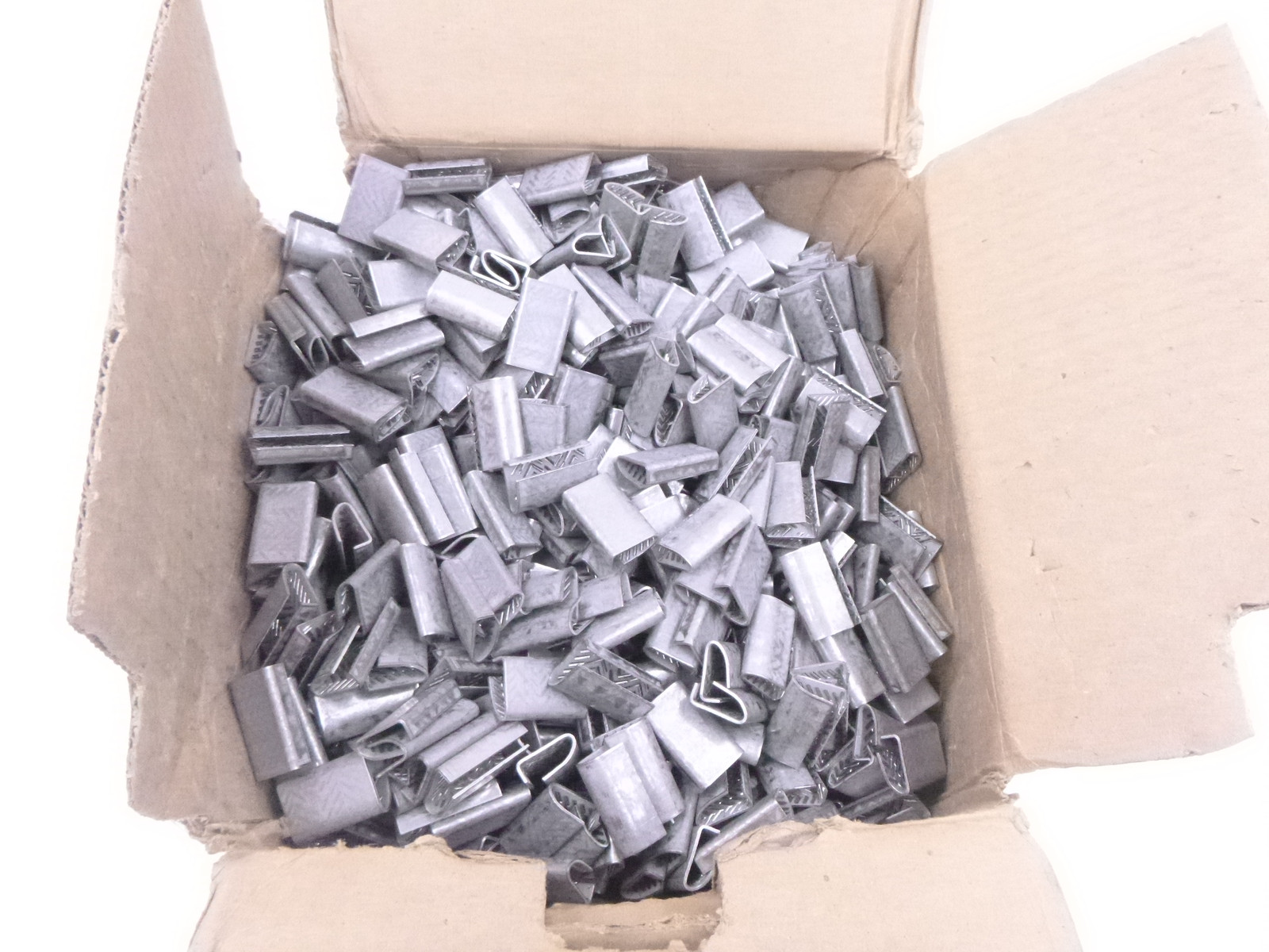 1000 Pack 5/8" Serrated Open/Snap On Polyester Strapping Seals 8PG0625S-5M