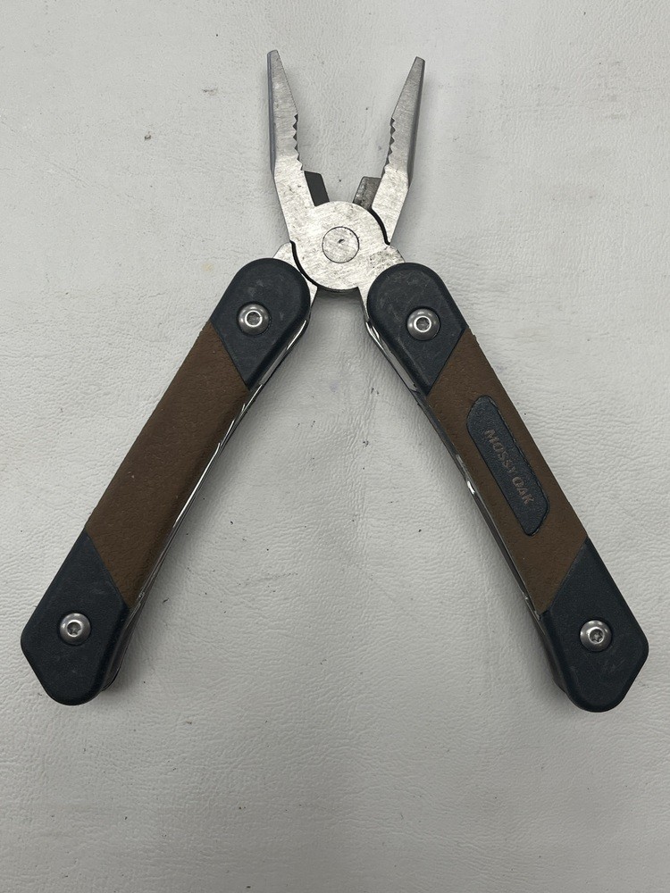 MOSSY OAK MULTI TOOL W/ HOLSTER