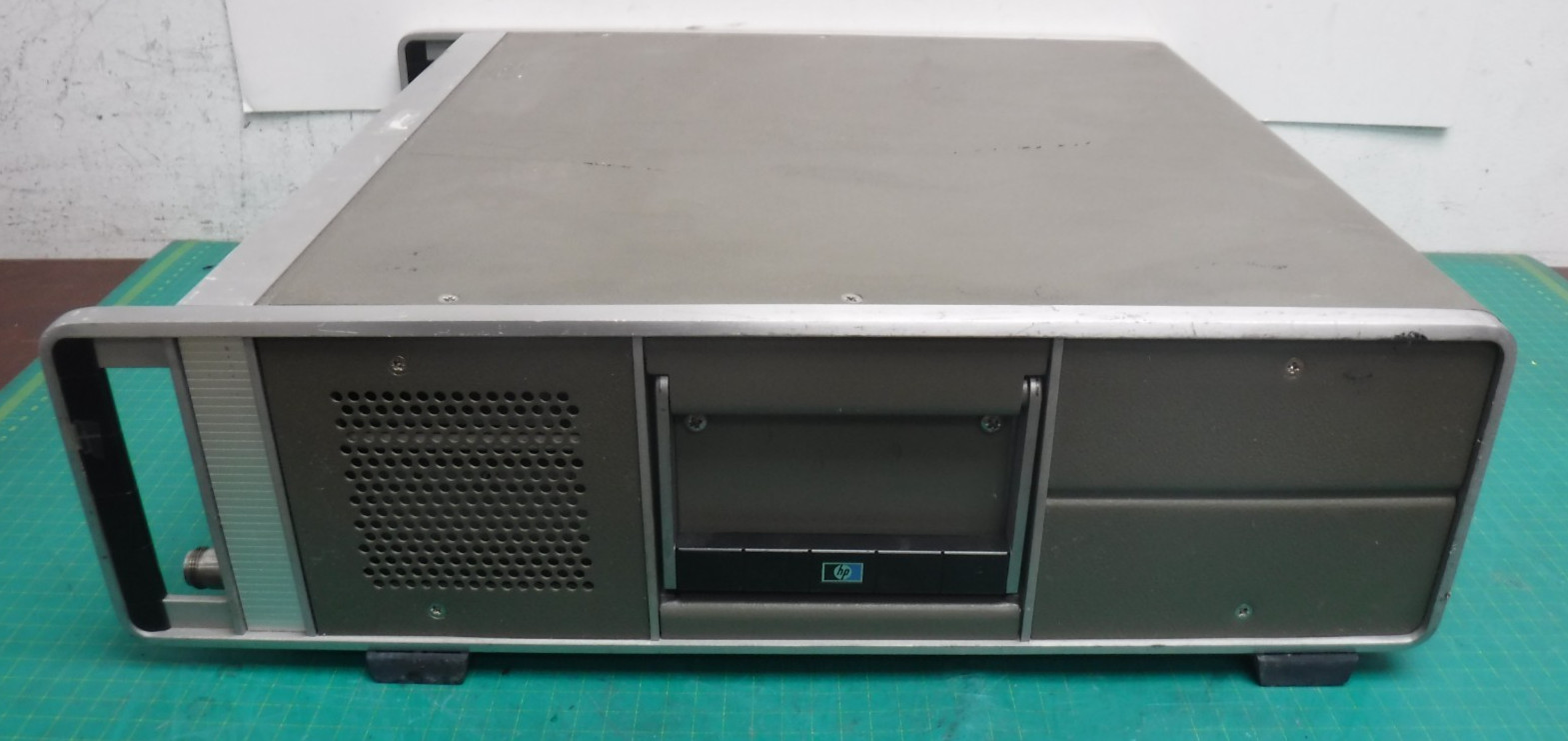 HP 8640B RF Signal Generator