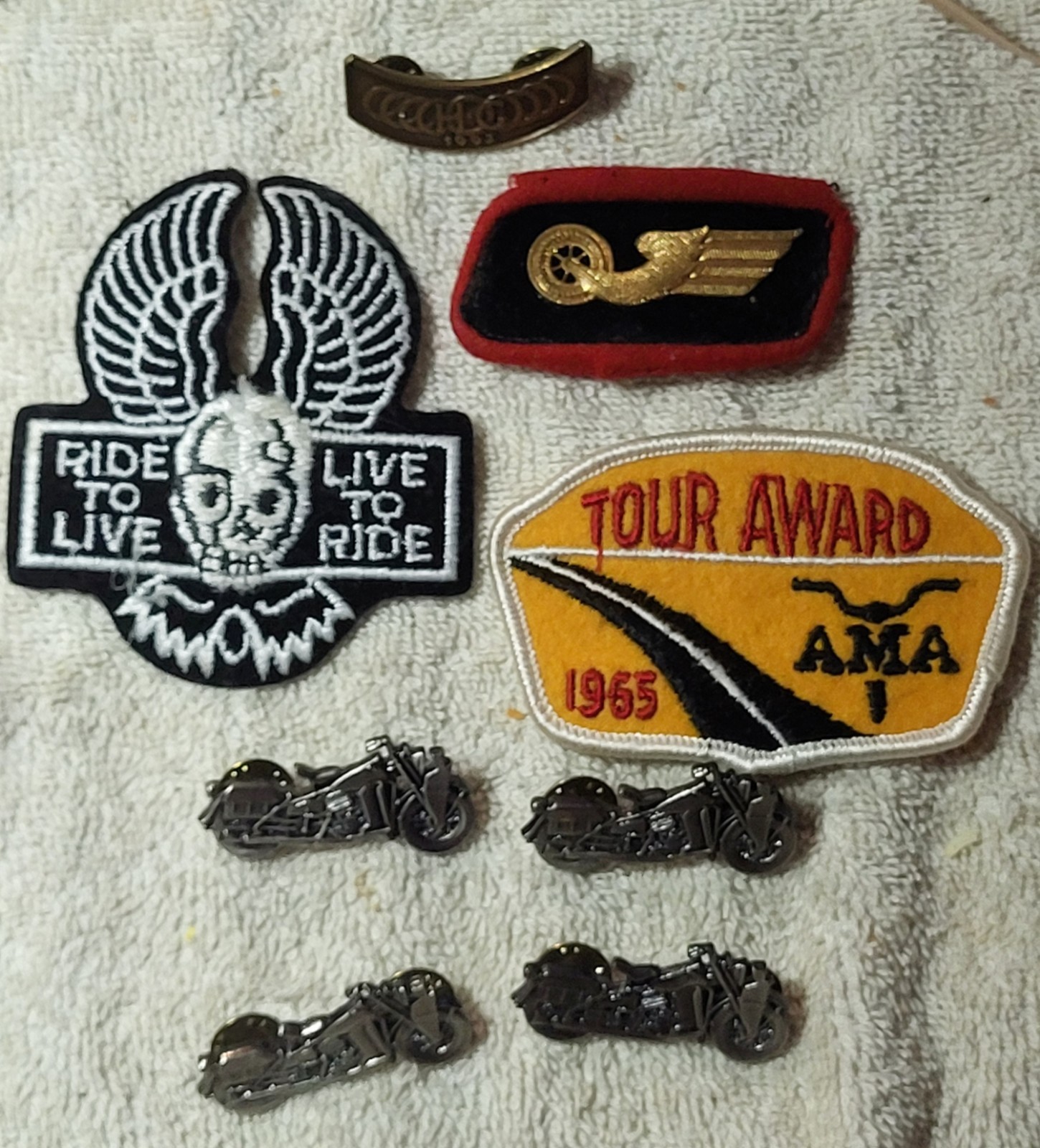 Vintage Motorcycle Pins And Patches / Lot  8 Pieces / Some Harley Pieces