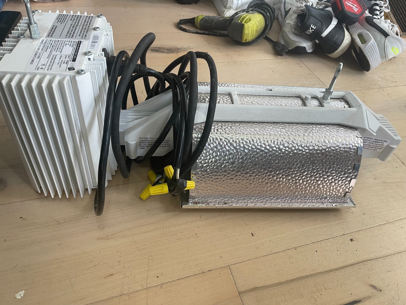 Gavita Pro 1000e DE 1000W Electronic HPS Grow Light Fixture 120-240V
