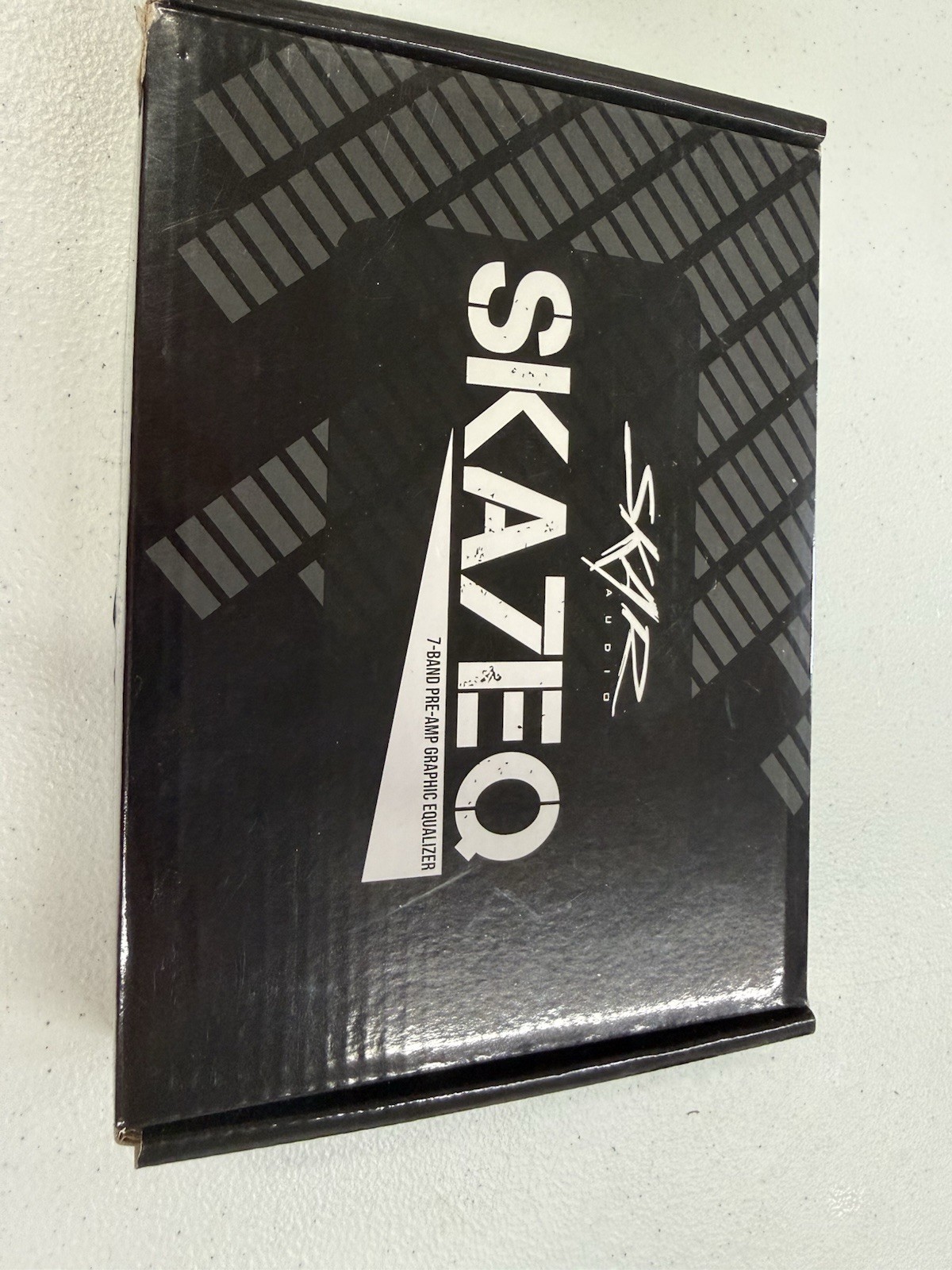 NEW SKAR AUDIO SKA7EQ 7 BAND 1/2 DIN CAR AUDIO EQ W/ FRONT REAR AND SUB OUTPUT