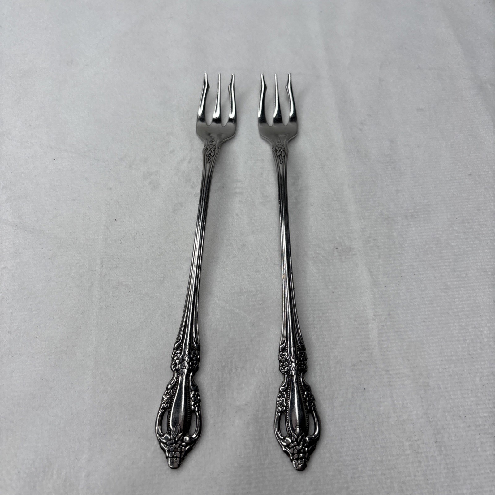 2 Cocktail Forks Oneida Raphael Distinction Deluxe Stainless Flatware