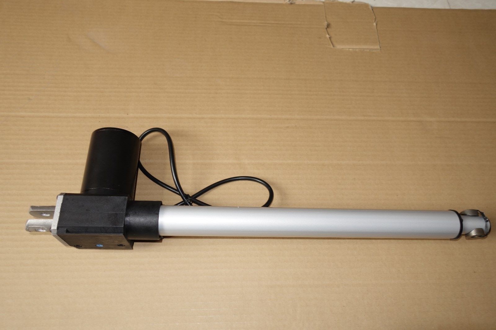22 inches(550mm) 1056LBS(4800N) Linear actuator 12V+two brackets dsefdd