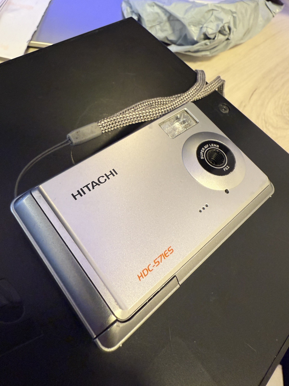 Hitachi Digital Camera HDC-571ES 5.0MP Silver