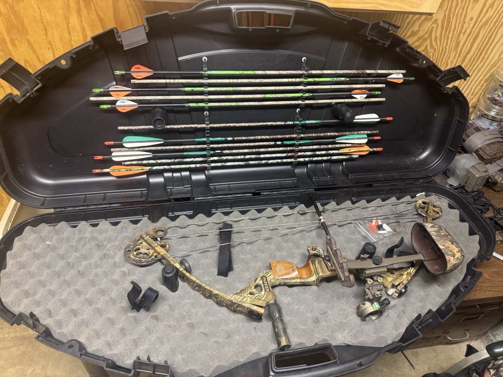Parker 31 Ultralight Adjustable bow with arrows (DOES NOT INCLUDE HARD CASE)